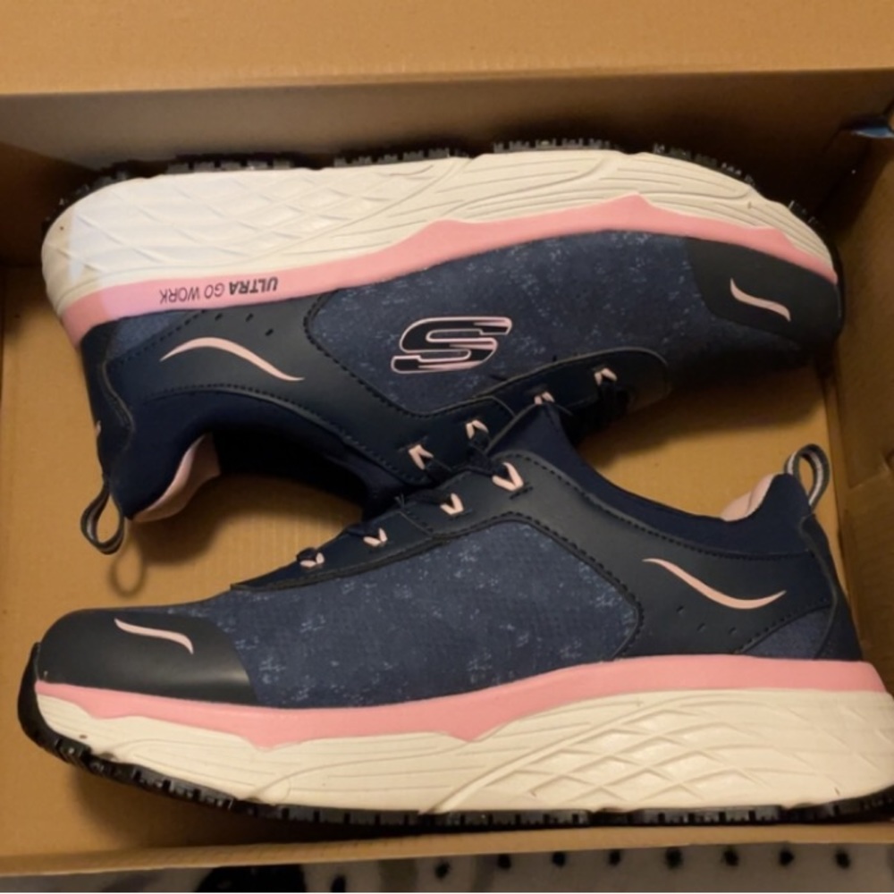 Skechers Max Cushioning Work Shoes, Women’s Size 10 Medium